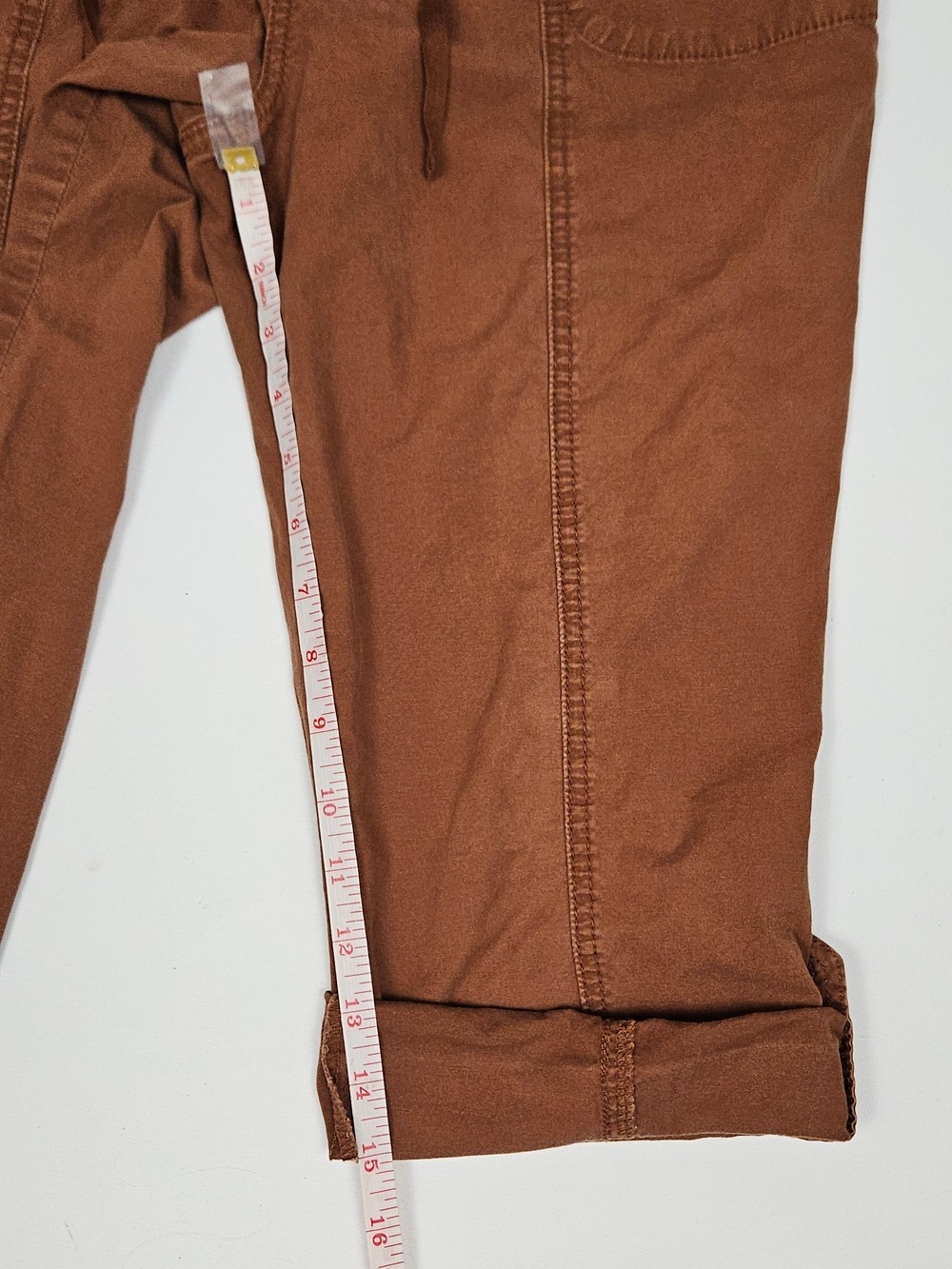 5/$25 Cleo Petites Cropped Cargo Pants Size 8 Brown Rust Roll Tab Stretch Capris - Picture 4 of 10